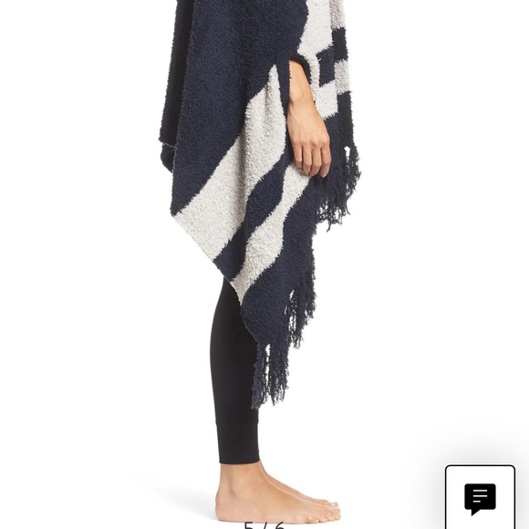 Barefoot Dreams One Size Fits All Poncho NWT - Picture 2 of 8